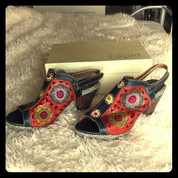 L'Artiste Sandals - Picture 5 of 5